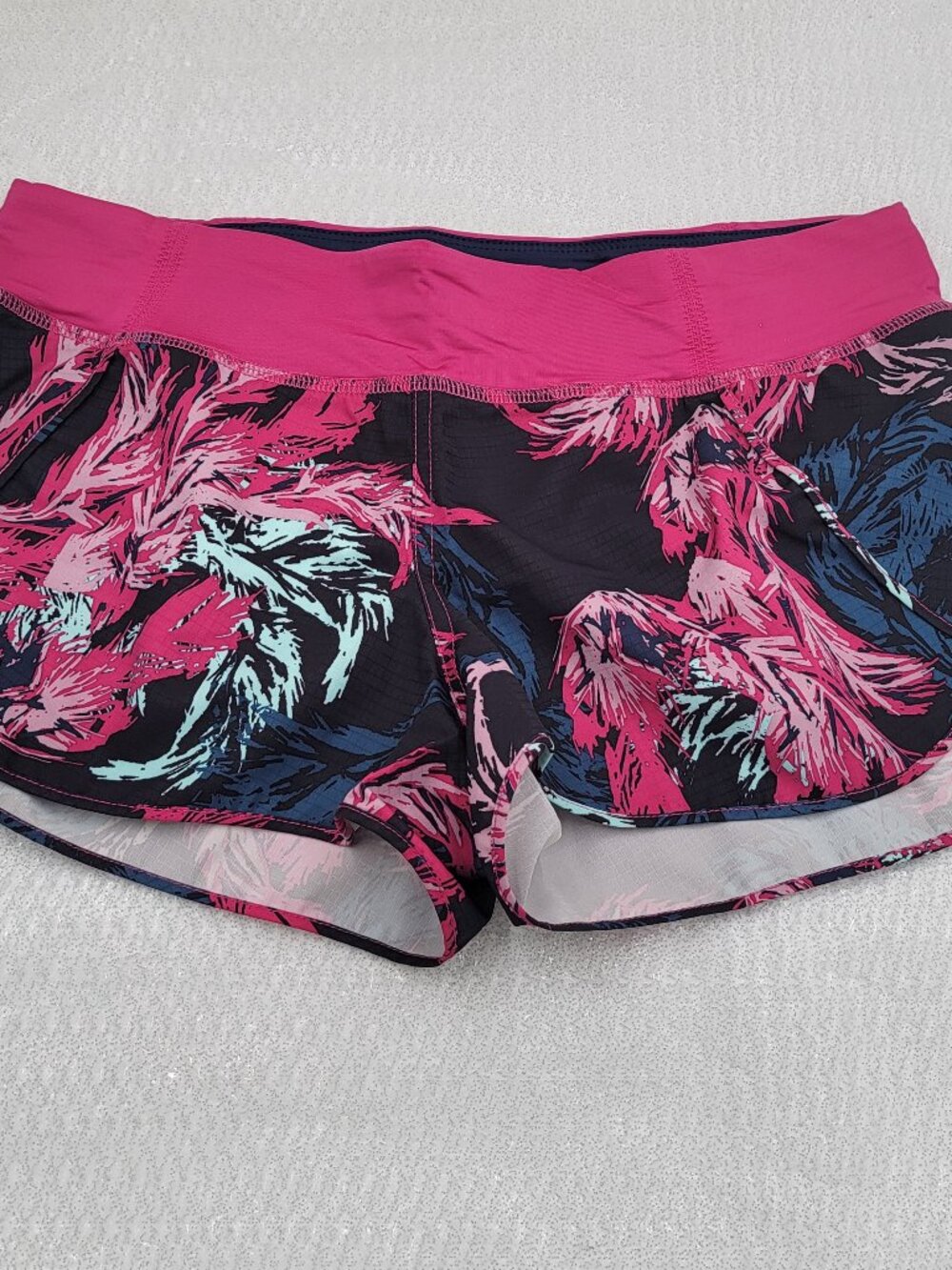 Patagonia Womens Strider Athletic Shorts Pink and Black Swirl Size 8